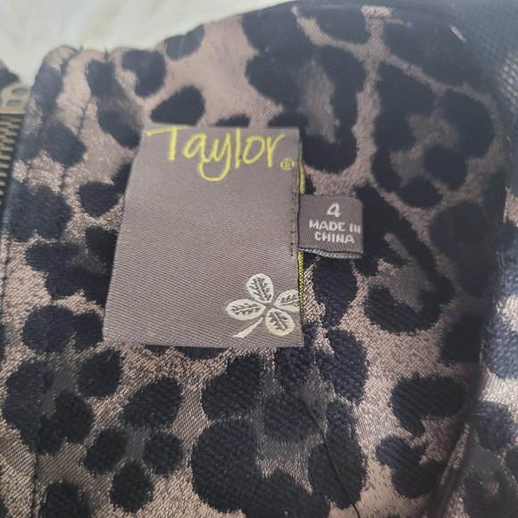 Taylor Leopard Print Dress w/Pockets - Picture 2 of 4